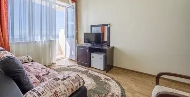 Люкс 2-местный 2-комнатный с видом на море. Отель «Арина» - Лоо. Лоо