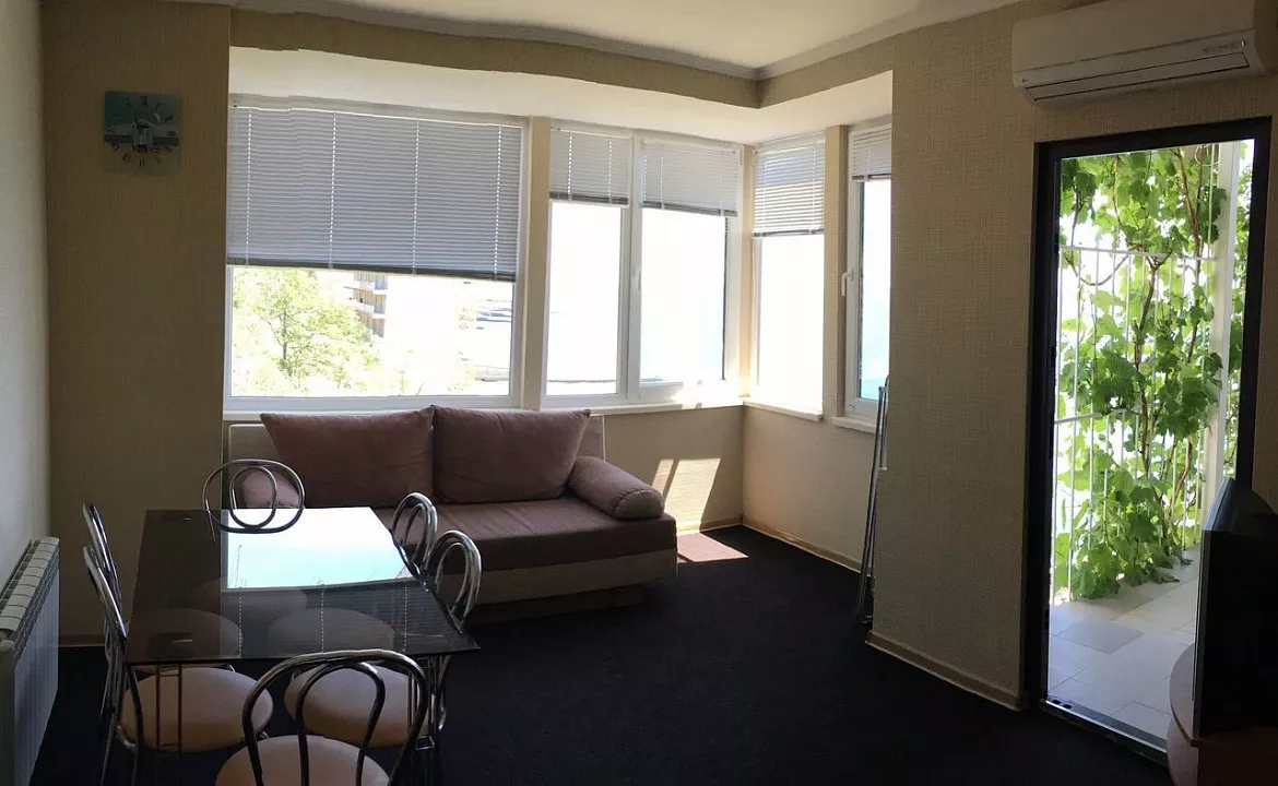 Шестиместный с видом на море. Эллинг "Селена". Отрадное