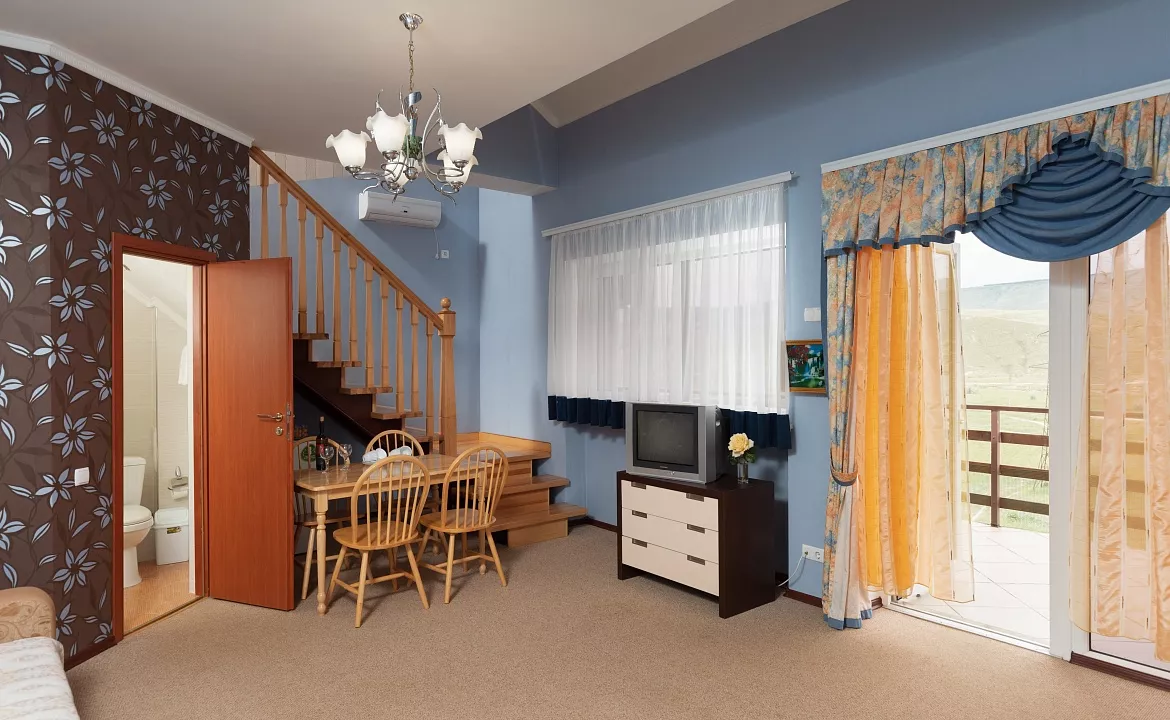 Видовой двухкомнатный (вид на море и горы). Эллинги "KATRIN". Орджоникидзе