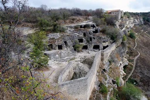 Пещерный город Чуфут-Кале. Фото взято с сайта: http://jalita.com/