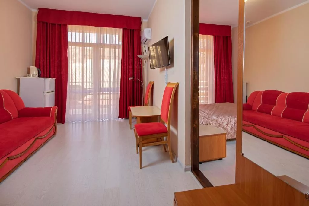 . Гостиница "Круиз". Геленджик