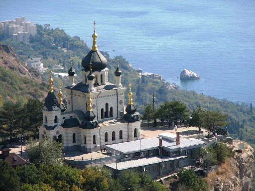 Форосская церковь Воскресения Христова. Фото взято с сайта: http://adonis-crimea.com.ua/