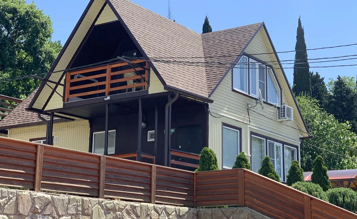 Двухместный номер с панорамным окном. Гостевой комплекс "Буэнос Диас". Совет-Квадже