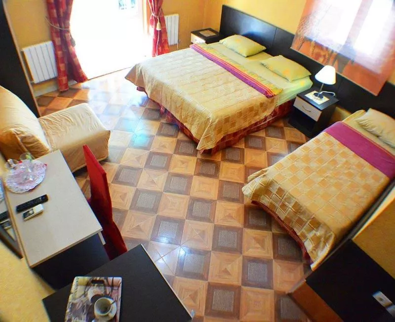 3-х местный Комфорт. Гостевой дом "Дом с дельфинами" (корпус 2). Адлер