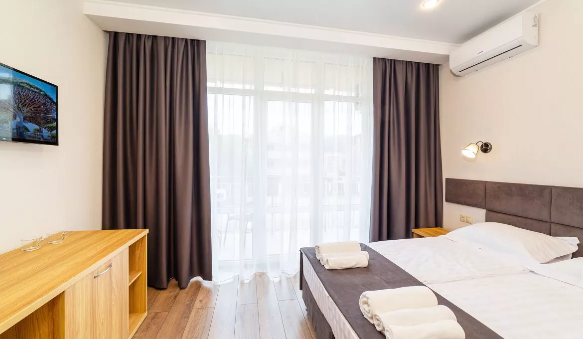 Двухместный стандарт с балконом. Гостевой дом «Отрада». Кабардинка