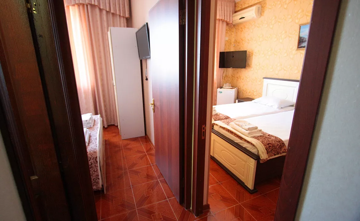 Люкс 2-х однокомнатный 5-ти местный с балконом. Гостевой дом «ZIRIDIS». Витязево