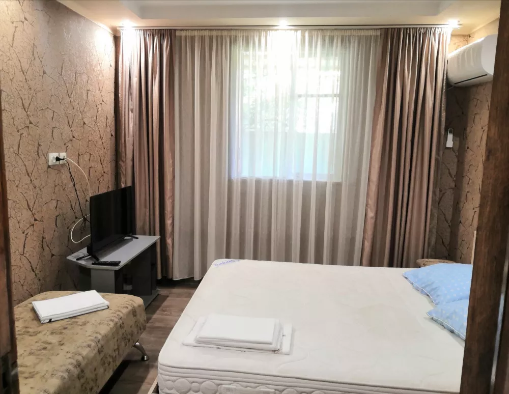 . Гостевой дом "VineHouse". Вишневка