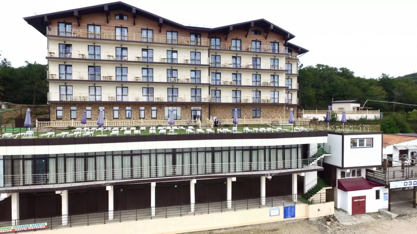 . Гостинично-ресторанный комплекс «Golden hills». Лермонтово