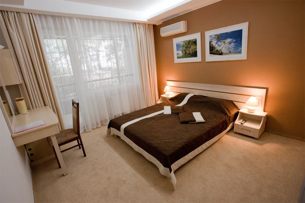 Стандартный без вида на море с видом на соседнее здание. Гостиница "Санта Барбара". Утёс