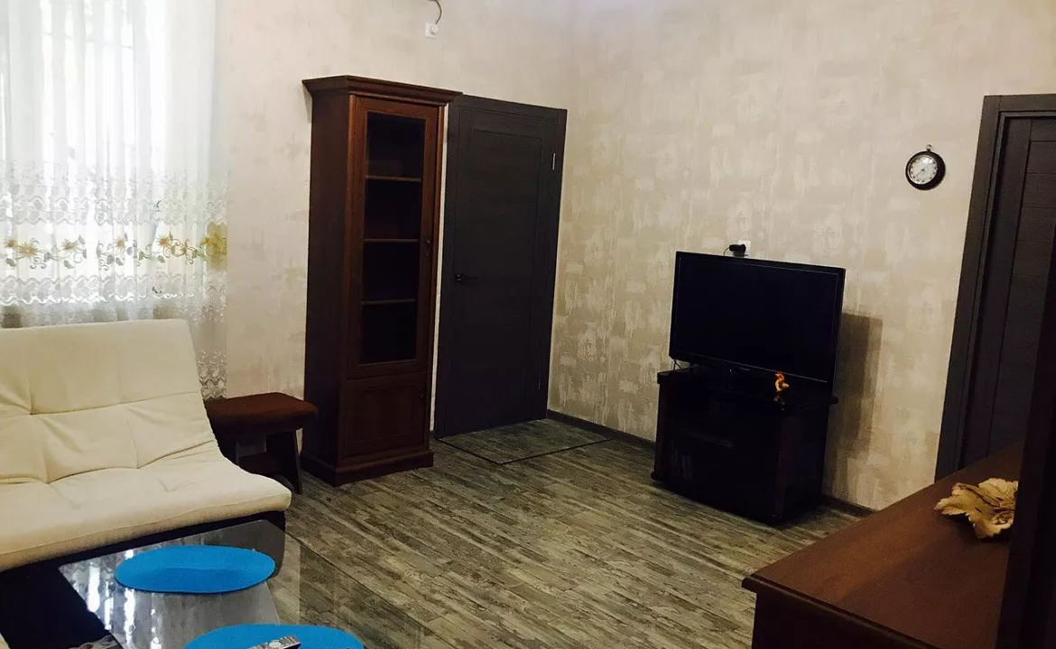 Двухкомнатные апартаменты. Квартира в многоквартирном доме Апартаменты "Кедр". Ялта Двухкомнатные апартаменты. Квартира в многоквартирном доме Апартаменты "Кедр". Ялта