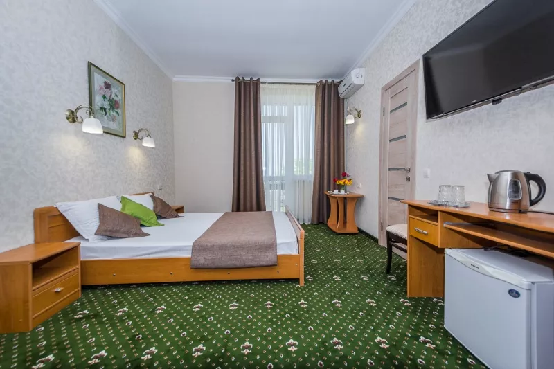 Полулюкс 3-х местный. Отель «Глициния». Феодосия