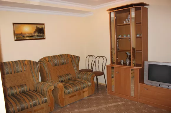 Номера со своим двориком на Маратовской 57. Отель Кайрос. Кореиз