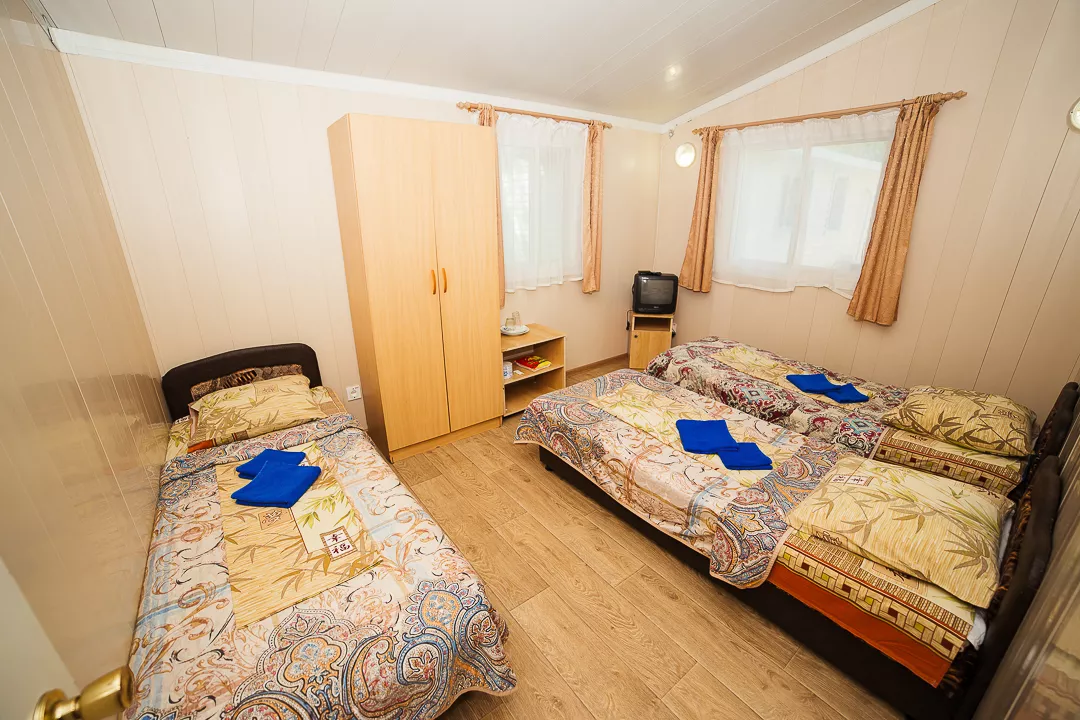 3-х местный номер с удобствами на блок. База отдыха "Чайка". Витязево 3-х местный номер с удобствами на блок. База отдыха "Чайка". Витязево