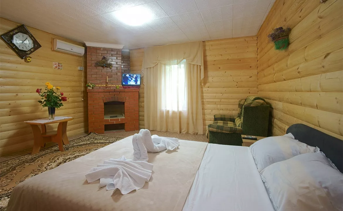 Комната 3-местная №6. Гостевой дом «Солоха». Мирный