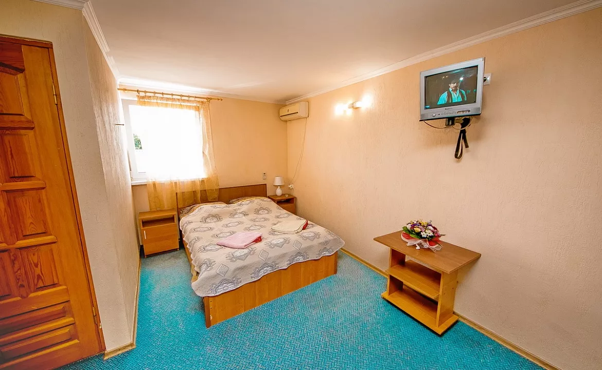 4х местный стандарт. Гостиница H2O. Геленджик