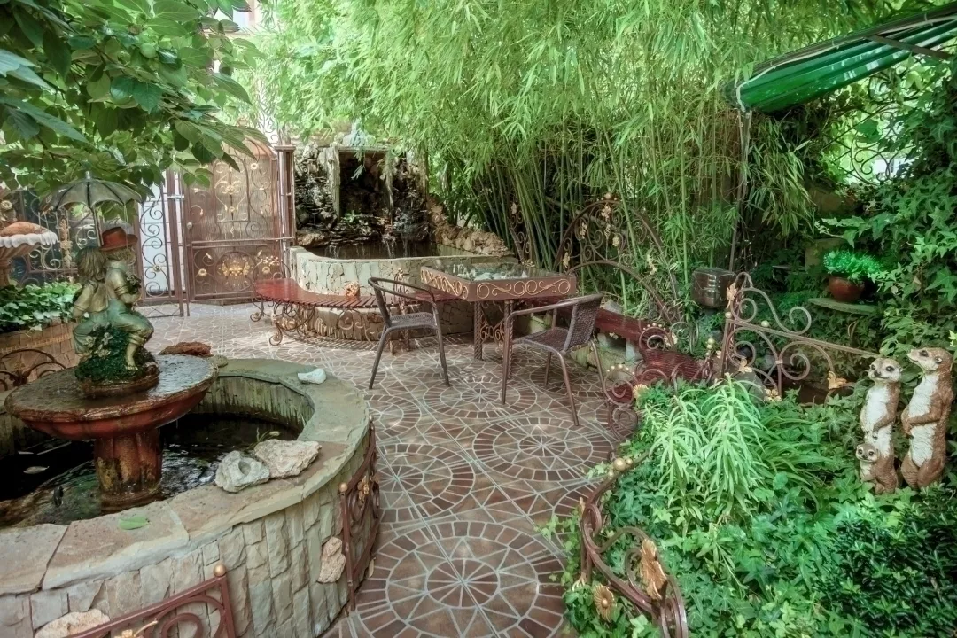 . Семейный отель «Летучая мышь». Алушта