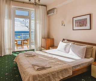 Полулюкс с балконом. Отель «Коралл».  Полулюкс с балконом. Отель «Коралл».