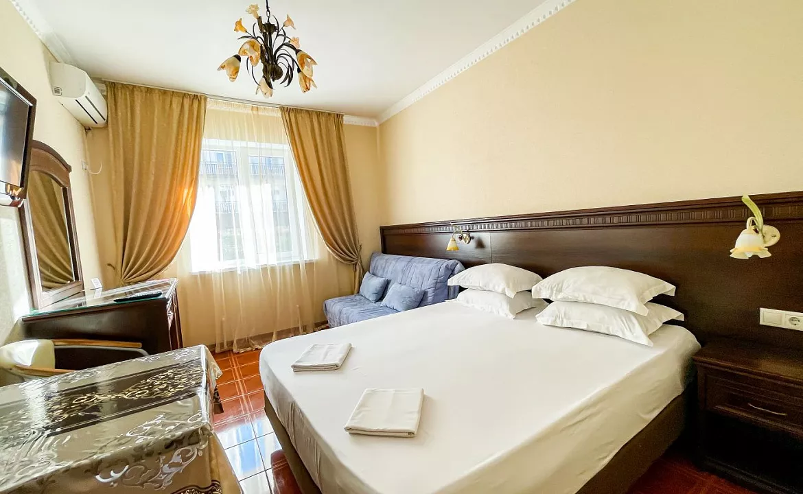Стандарт 4-х местный (без балкона). Anzhelina Family Hotel. Витязево
