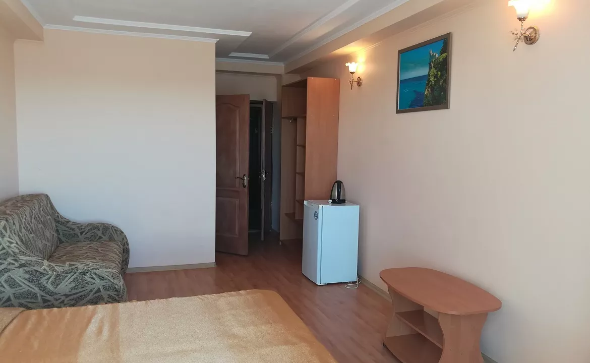 Номера 4-местные с видом на море. Гостевой дом «ФЛАГМАНСКИЙ». Приветное