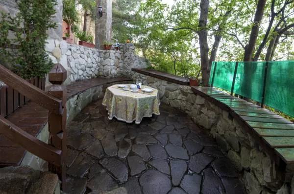 Семейный люкс в саду с двориком. Отель "Кучук-Ламбат". Бондаренково