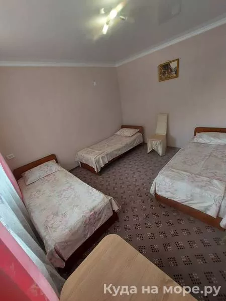 Классический трёхместный номер. Гостевой дом "Нур". Ольгинка