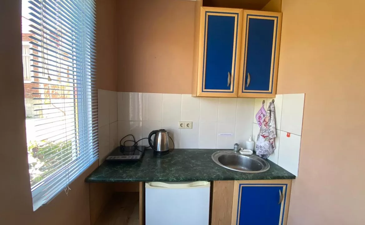 Трёхместный, с отдельным входом. Гостевой дом Ласточкино гнездо. Голубицкая