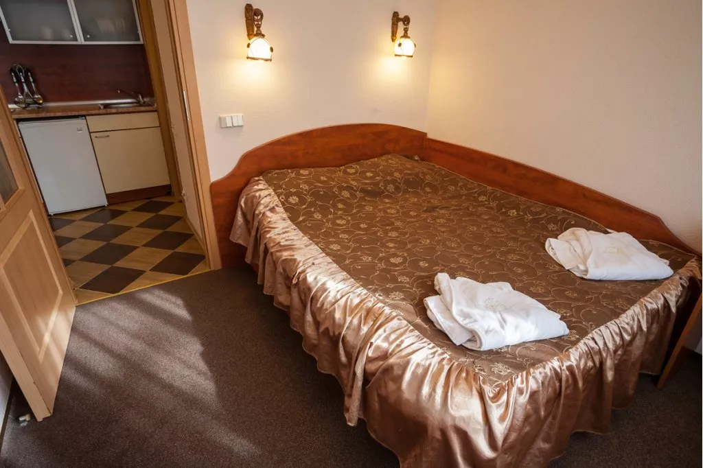 2-х комнатный люкс с кухней коттедж №4. Парк-отель "Родос". Кореиз