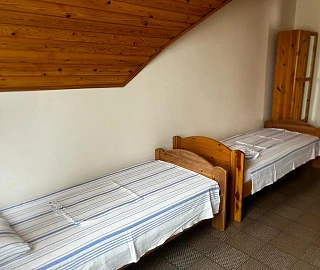 Трёхместный номер с тремя односпальными кроватями. Гостевой дом Эксклюзив. Трёхместный номер с тремя односпальными кроватями. Гостевой дом Эксклюзив.