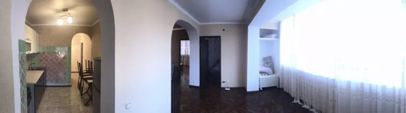 Трёхкомнатная квартира . Квартира в многоквартирном доме 3-х комнатная. Пицунда