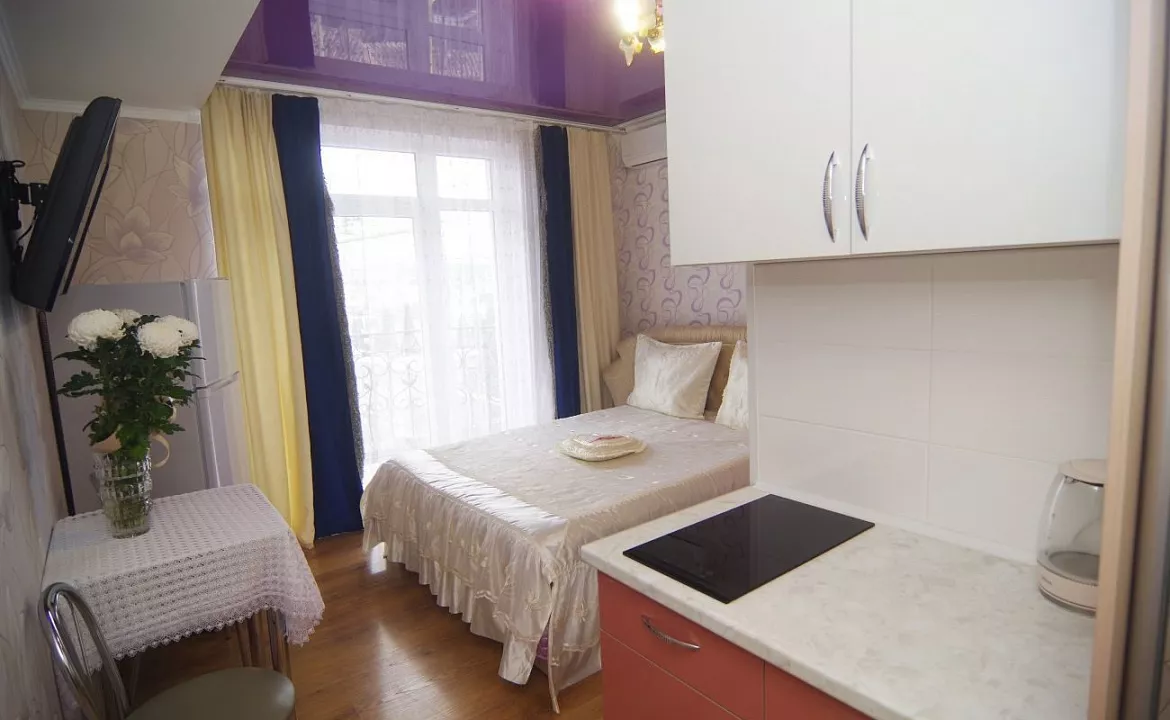 Комфорт 2-х местный с балконом( Комната №5). Частный гостевой дом у Ярославовны. Алушта