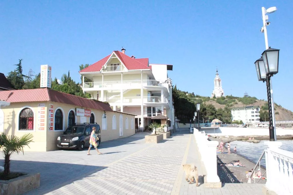 . Частная гостиница «Слонотель». Малореченское