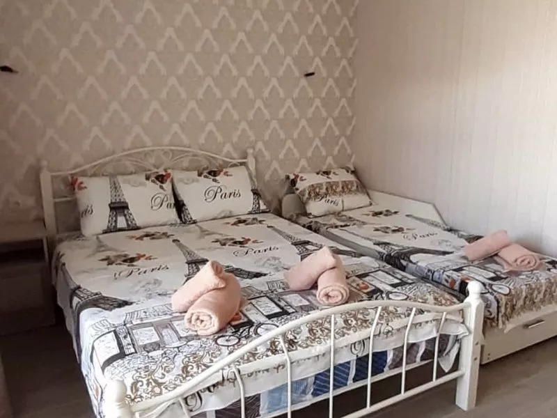 . Гостевой дом Paris . Пицунда