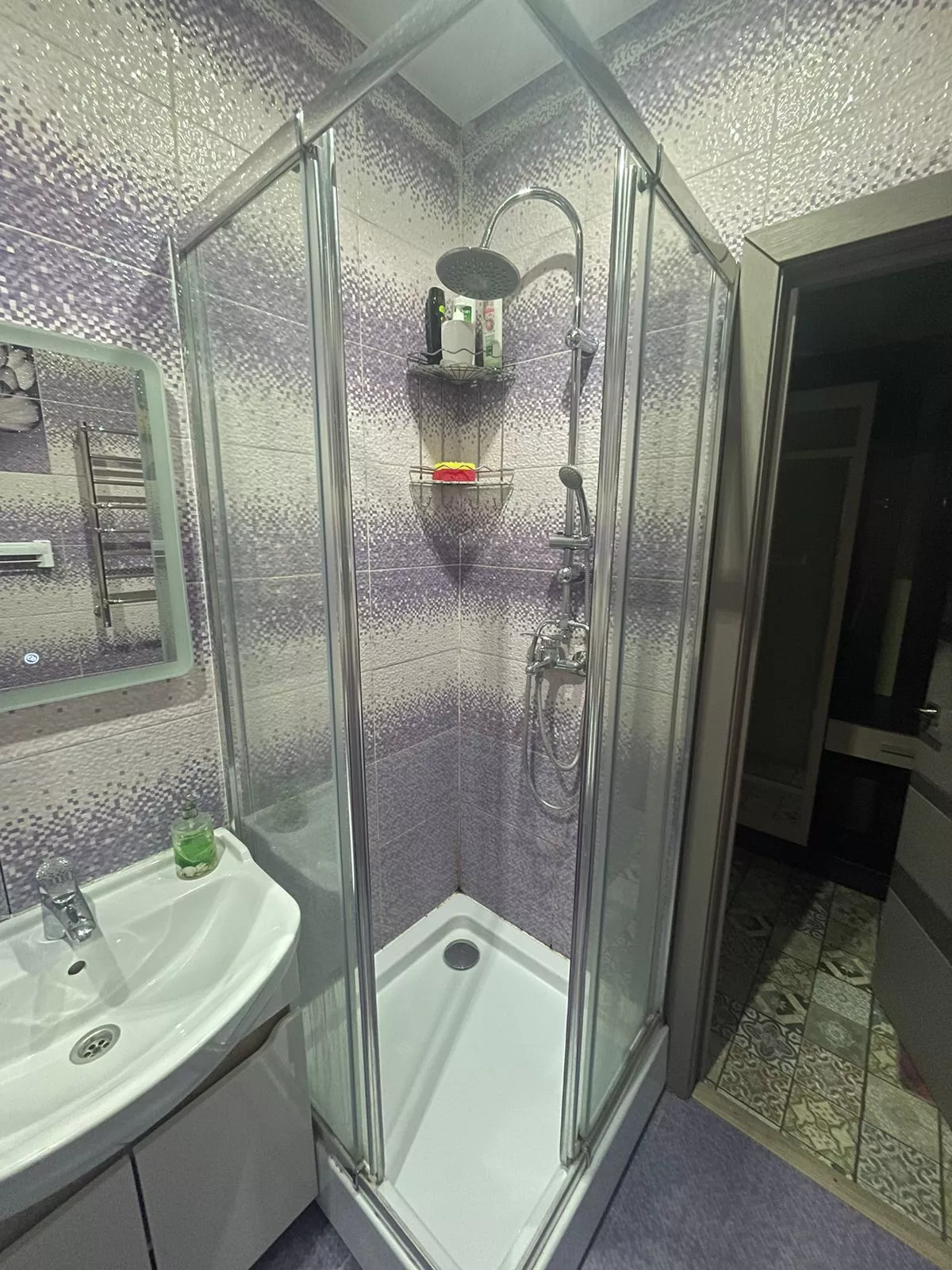 . Квартира в многоквартирном доме Sun Hills. Небуг