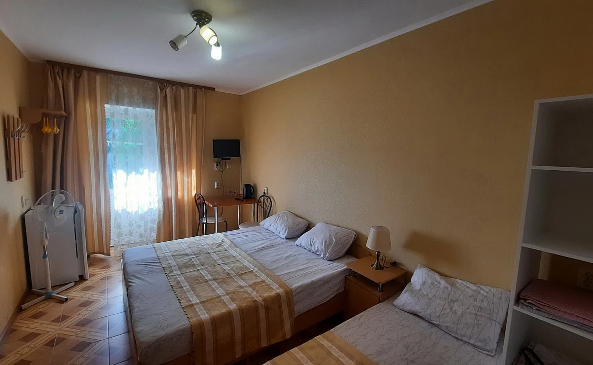 3-х мест. номер вентилятором. Гостевой дом "Лавандина". Севастополь 3-х мест. номер вентилятором. Гостевой дом "Лавандина". Севастополь