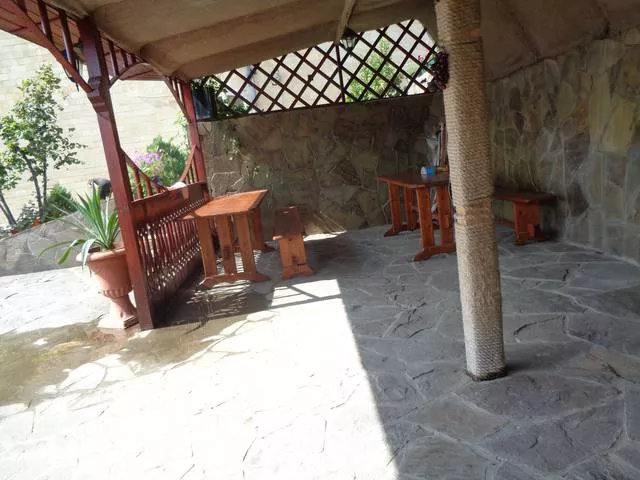 . Гостиница "Верона". Вардане