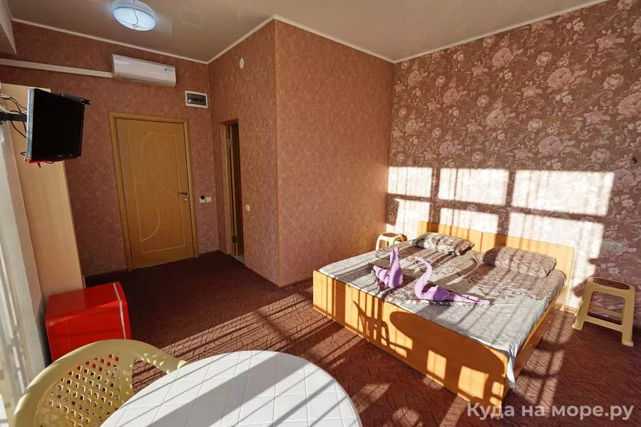 Номер на двоих без балкона . Гостиница «У Розы». Лазаревское