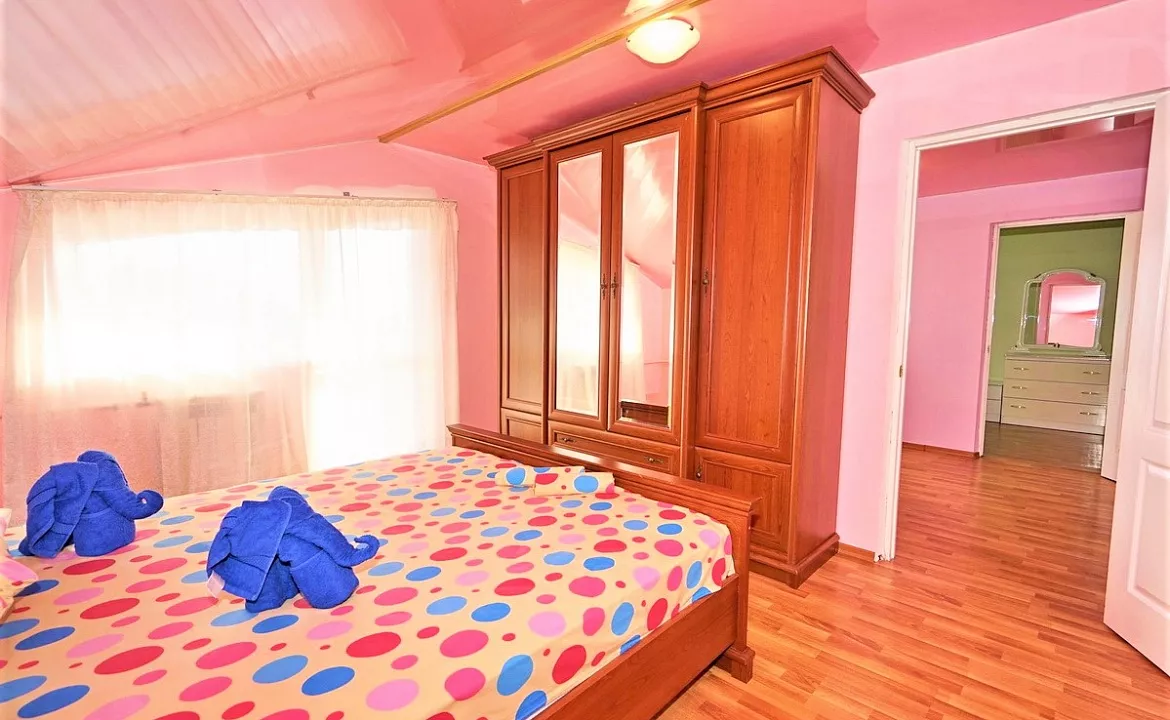 3-х комнатный номер люкс с кухней 6-7 чел . Гостевой дом "Лазурит". Лазаревское