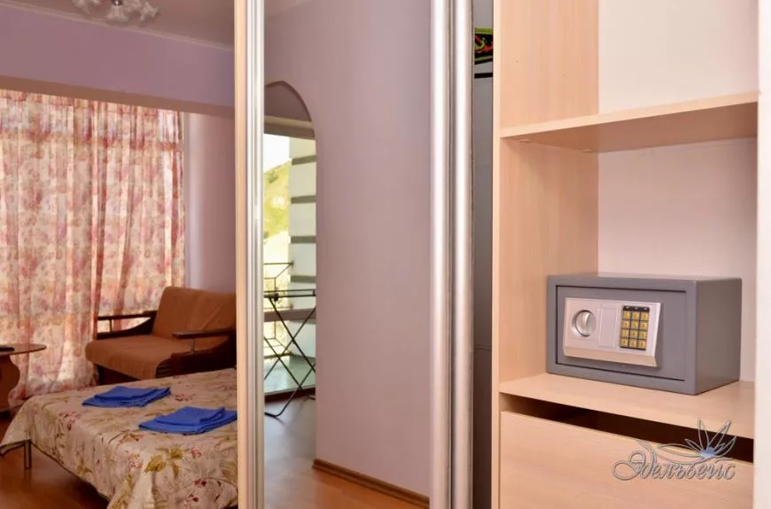 2-комнатный номер. Гостевой дом «Эдельвейс». Коктебель