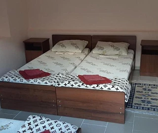 Бюджетный трехместный номер. Гостевой дом "На Изумрудной 45/1" .  Бюджетный трехместный номер. Гостевой дом "На Изумрудной 45/1" .