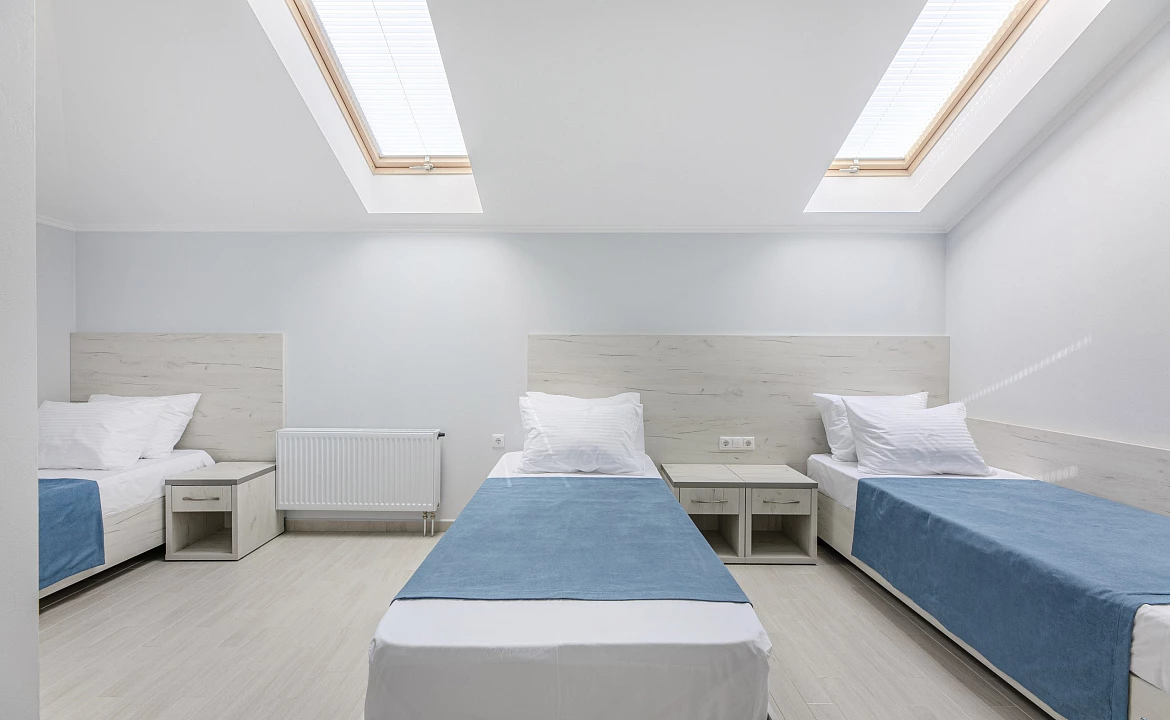 стандарт трехместный мансарда. Отель отель Авис. Криница