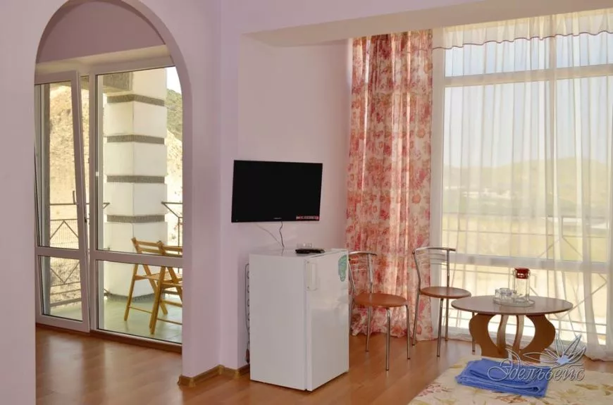 2-комнатный номер. Гостевой дом «Эдельвейс». Коктебель