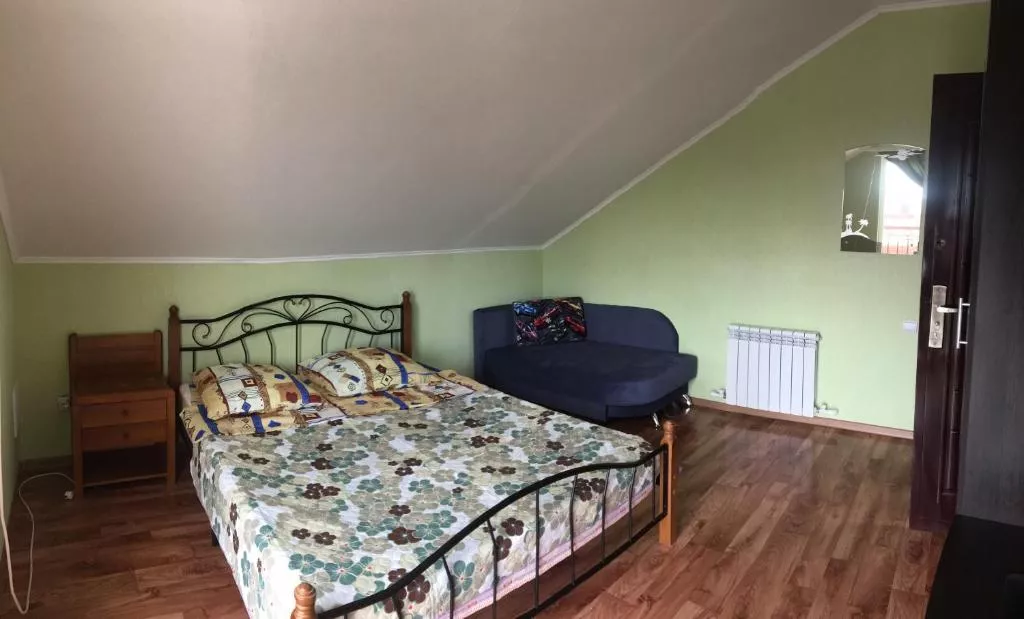 Трехместный номер с балконом. Гостевой дом Роза - Геленджик. Геленджик