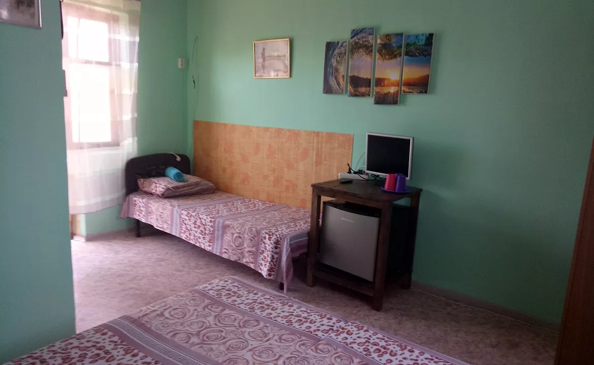 Трехместный комфорт. Гостевой дом SunnyHouse. Витязево Трехместный комфорт. Гостевой дом SunnyHouse. Витязево