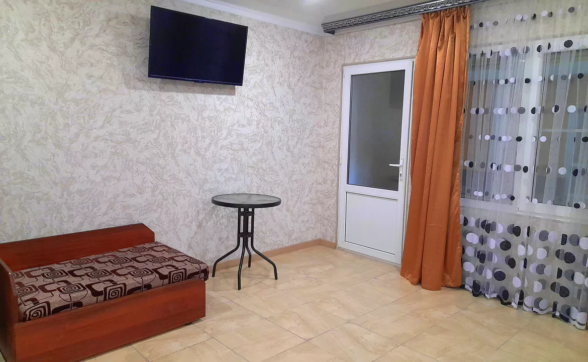 Трехместный улучшенный. Гостевой дом Южный берег.. Адлер