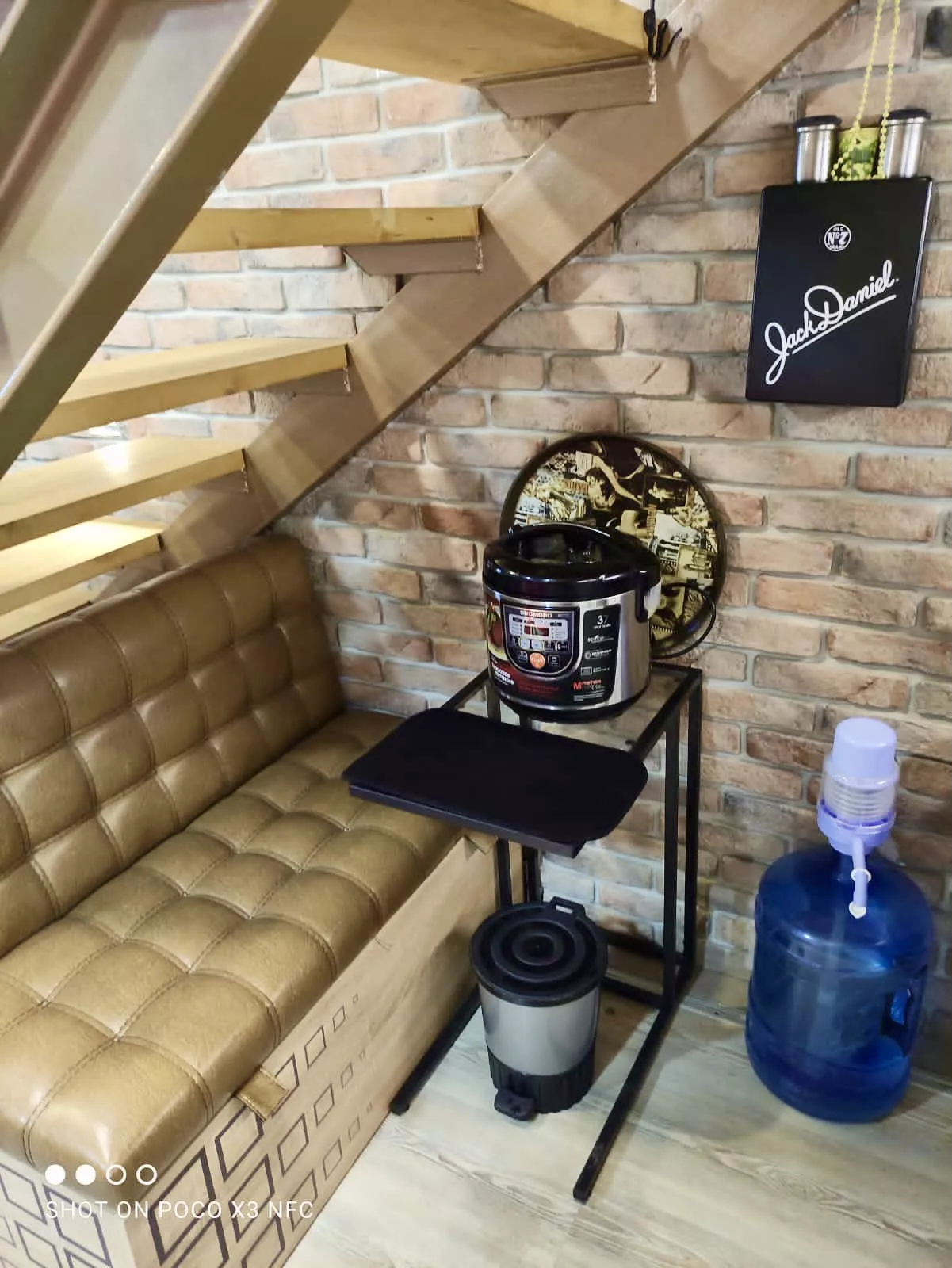 . Квартира в многоквартирном доме на земле в пгт Коктебеле недалеко от моря (700 м), с кондиционером. Коктебель