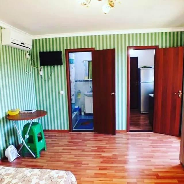 Комфорт 2. Гостевой дом Алмаз . Ейск