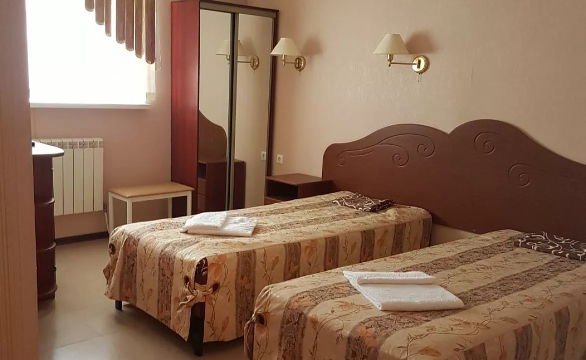 Двухместный номер и Эконом. Гостиница "Южная ночь"      . Джубга