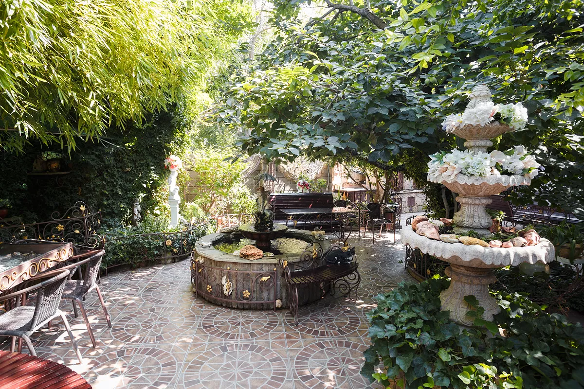 . Семейный отель «Летучая мышь». Алушта