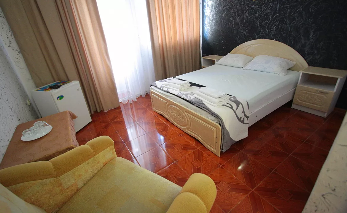 Люкс 2-х однокомнатный 5-ти местный с балконом. Гостевой дом «ZIRIDIS». Витязево