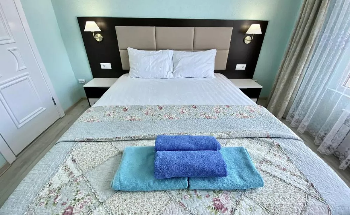 Двухместные номера комфорт (кровати вместе или раздельно). "Брио" частный сектор. Геленджик Двухместные номера комфорт (кровати вместе или раздельно). "Брио" частный сектор. Геленджик